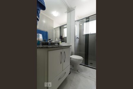 Banheiro de apartamento para alugar com 2 quartos, 85m² em Jardim Tupanci, Barueri