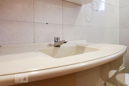 Banheiro de apartamento para alugar com 2 quartos, 55m² em Jaguaré, São Paulo