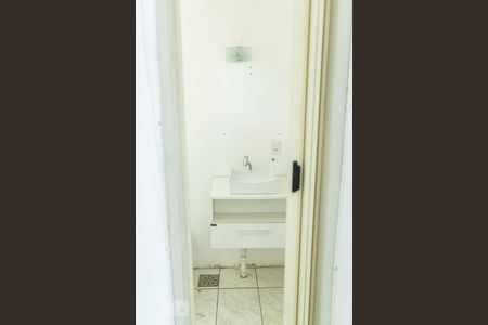 Banheiro de apartamento para alugar com 1 quarto, 37m² em Partenon, Porto Alegre
