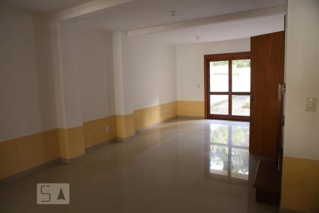 Sala de casa à venda com 3 quartos, 260m² em Cavalhada, Porto Alegre