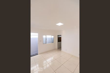 Sala de casa para alugar com 1 quarto, 65m² em São Geraldo, Belo Horizonte