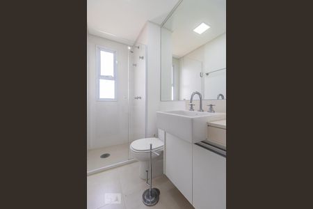 Banheiro Social de apartamento para alugar com 2 quartos, 77m² em Alphaville, Barueri
