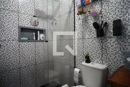 Banheiro de apartamento à venda com 2 quartos, 54m² em Rubem Berta, Porto Alegre