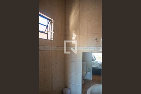 Banheiro suite  de casa à venda com 3 quartos, 80m² em Cristal, Porto Alegre