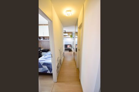 Corredor de apartamento para alugar com 2 quartos, 49m² em Todos Os Santos, Rio de Janeiro