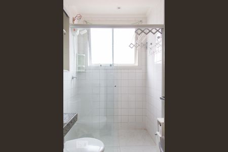 Banheiro de apartamento à venda com 1 quarto, 62m² em Floresta, Porto Alegre