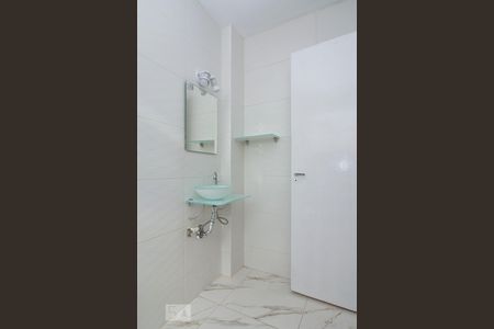Banheiro de kitnet/studio para alugar com 1 quarto, 20m² em Água Branca, São Paulo