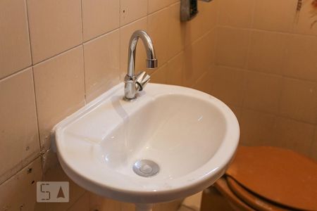 Lavabo de casa para alugar com 4 quartos, 180m² em Vila Sonia, São Paulo
