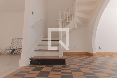 escada de casa para alugar com 4 quartos, 150m² em Centro, Campinas