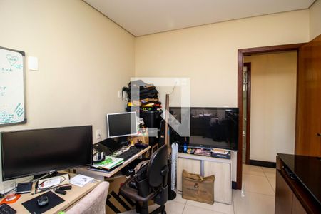 Quarto 1 de apartamento para alugar com 3 quartos, 120m² em Fernão Dias, Belo Horizonte