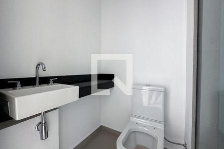 Banheiro de kitnet/studio para alugar com 1 quarto, 20m² em Água Branca, São Paulo