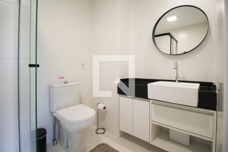 Banheiro de kitnet/studio para alugar com 1 quarto, 26m² em Indianópolis, São Paulo