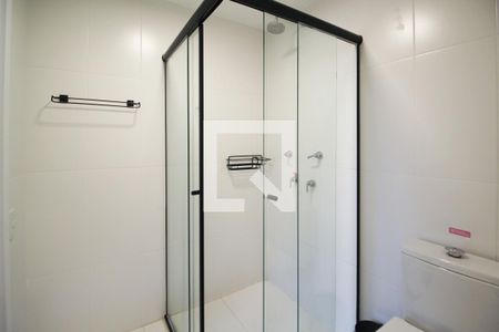 Banheiro de kitnet/studio para alugar com 1 quarto, 26m² em Indianópolis, São Paulo