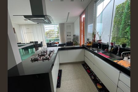 5_photo/00a697f737.2f15d505e37c7ac5-ATLAS-1823653a-dace-4d49-ada6-04a308a1f156.jpg de casa à venda com 2 quartos, 221m² em Santa Lúcia, Belo Horizonte