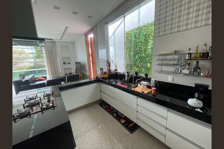 9_photo/00a697f737.2f15d505e37c7ac5-ATLAS-8d58fb03-226a-45c4-8397-5e8101003b43.jpg de casa à venda com 2 quartos, 221m² em Santa Lúcia, Belo Horizonte