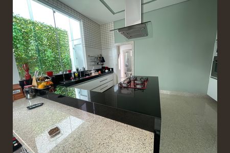 10_photo/00a697f737.2f15d505e37c7ac5-ATLAS-99dca368-a80c-4120-aa5a-b4f55c975f46.jpg de casa à venda com 2 quartos, 221m² em Santa Lúcia, Belo Horizonte