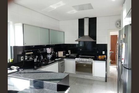 10_photo/00a69801e1.e738d36af66b1888-ATLAS-75a230cd-e9ad-43a3-a7e2-194e404a3ee6.jpg de casa à venda com 4 quartos, m² em Vila da Serra, Nova Lima