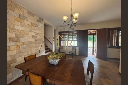 12_photo/00a698812f.3637c09af838754a-ATLAS-abc145b9-b96b-44bc-a2c0-e9ed66f9ea51.jpg de casa à venda com 3 quartos, 230m² em Ville de Montagne, Nova Lima