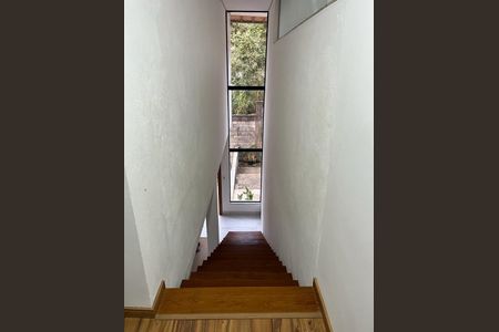 8_photo/00a6988295.ab41e4e09fc2bc48-ATLAS-5bfa1969-7417-4024-9383-1eb5834ffc10.jpg de casa à venda com 3 quartos, 229m² em Residencial Europa, Nova Lima