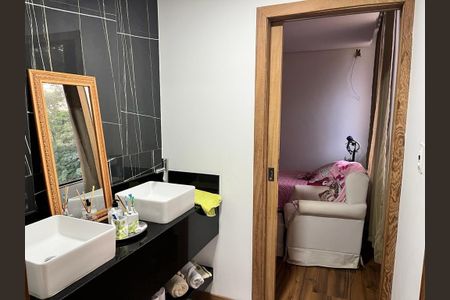 10_photo/00a6988295.ab41e4e09fc2bc48-ATLAS-61bc7d09-9d86-4067-bee7-9142e52916f5.jpg de casa à venda com 3 quartos, 229m² em Residencial Europa, Nova Lima