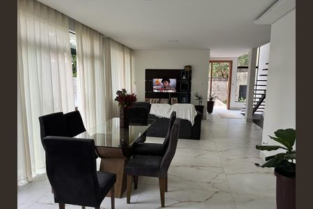 5_photo/00a6988295.ab41e4e09fc2bc48-ATLAS-d37eb7a0-61f3-4e98-b96e-cb5eb9df2d6c.jpg de casa à venda com 3 quartos, 229m² em Residencial Europa, Nova Lima