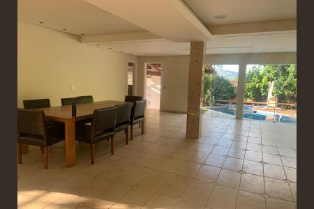 11_photo/00a6989db1.2f15d505e37c7ac5-ATLAS-8d7ee78a-92cb-4fc7-b89d-c2bfab766b5a.jpg de casa à venda com 3 quartos, 290m² em Pau Pombo, Nova Lima