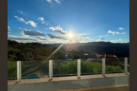 11_photo/00a698a013.56f87905458f71eb-ATLAS-3b1df5da-fb31-4e3f-bd12-b093651f73f2.jpg de casa à venda com 3 quartos, 311m² em Jardim Serrano, Nova Lima