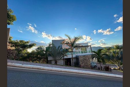 5_photo/00a698a013.56f87905458f71eb-ATLAS-f4206f2f-dd89-45d1-8805-cc4ffd47aaf6.jpg de casa à venda com 3 quartos, 311m² em Jardim Serrano, Nova Lima