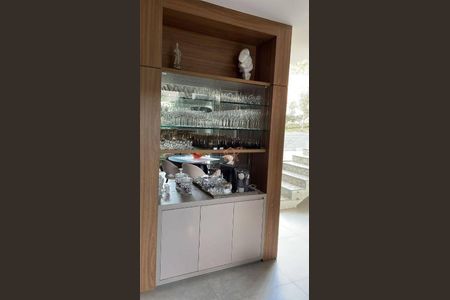 10_photo/00a698b4b5.a8ad17933a69d0d3-ATLAS-9833b28a-464d-49bd-9788-a286f967c764.jpg de casa à venda com 5 quartos, 430m² em Jardim Serrano, Nova Lima