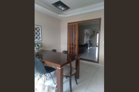 15_photo/00a69f3011.ceff8192393c33de-ATLAS-cb39b0b6-3072-4cc5-a39f-517277980b80.jpg de casa à venda com 3 quartos, 186m² em Olaria, Nova Lima