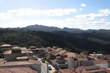 2_photo/00a69f345b.98a2f1197ddc2320-ATLAS-0ee839e3-007c-4777-a82d-e34c479e0023.jpg de casa à venda com 3 quartos, 300m² em Cariocas, Nova Lima