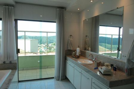 12_photo/00a69f345b.98a2f1197ddc2320-ATLAS-5baaafd2-2a69-4af1-990d-b5e4e98df20c.jpg de casa à venda com 3 quartos, 300m² em Cariocas, Nova Lima