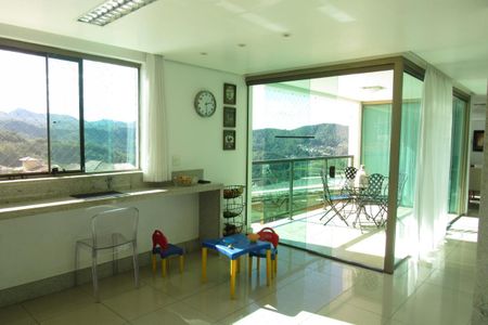 28_photo/00a69f345b.98a2f1197ddc2320-ATLAS-5f41d1d8-fbac-45d1-b606-34443585a978.jpg de casa à venda com 3 quartos, 300m² em Cariocas, Nova Lima