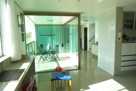 27_photo/00a69f345b.98a2f1197ddc2320-ATLAS-7db6baab-6f28-4b99-926e-944b0b575663.jpg de casa à venda com 3 quartos, 300m² em Cariocas, Nova Lima