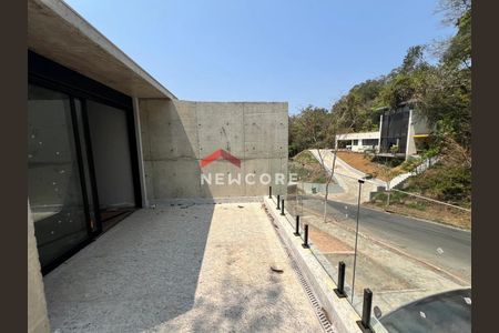 26_photo/00a69f361f.1168d7f35de77434-ATLAS-786c9de5-b1fe-4961-92b1-4da332be99ae.jpg de casa de condomínio à venda com 4 quartos, 640m² em Chácara Silveira Ramos, Nova Lima