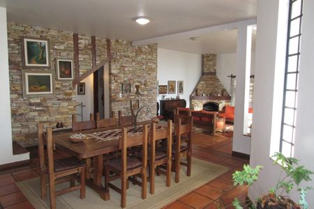 7_photo/00a69f3981.a9fe67ee86852afe-ATLAS-6d913d16-9b0c-4866-b351-46effcae9a22.jpg de casa à venda com 4 quartos, 300m² em Quintas II, Nova Lima