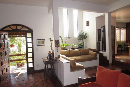 10_photo/00a69f3981.a9fe67ee86852afe-ATLAS-ff81d5ab-eea9-4181-aa1e-ce796ad84828.jpg de casa à venda com 4 quartos, 300m² em Quintas II, Nova Lima