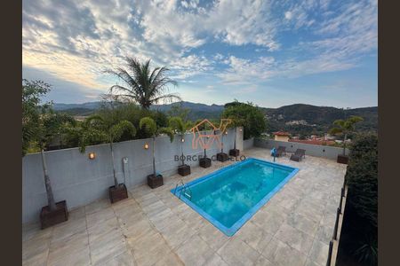 2_photo/00a69f3a17.eb4747a7722cd593-ATLAS-329d1ce1-59f2-40e8-bc0b-84a11bc55bab.jpg de casa à venda com 4 quartos, 450m² em Alto das Quintas, Nova Lima