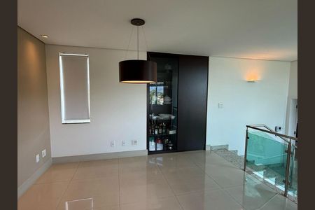 2_photo/00a69f3af7.8a734c1c2a3b006e-ATLAS-0b4c2c4f-04b6-453a-bb3e-56b60fe2f160.jpg de casa à venda com 3 quartos, 383m² em Quintas, Nova Lima