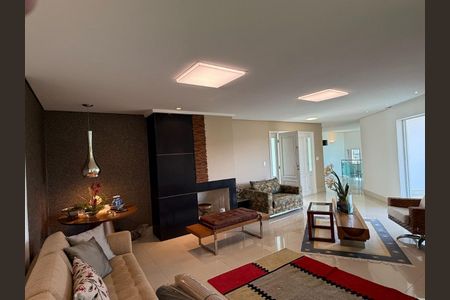 9_photo/00a69f3af7.8a734c1c2a3b006e-ATLAS-2b03d21f-f2ec-4cac-9fd4-19aaf2bd8f3d.jpg de casa à venda com 3 quartos, 383m² em Quintas, Nova Lima