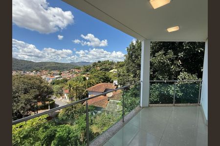 11_photo/00a69f3af7.8a734c1c2a3b006e-ATLAS-2ca924b2-beee-429a-821e-0f2a32af3cfa.jpg de casa à venda com 3 quartos, 383m² em Quintas, Nova Lima