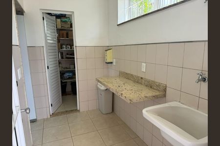 45_photo/00a69f3af7.8a734c1c2a3b006e-ATLAS-3f3599c4-633f-441d-a6ba-4dad824436b9.jpg de casa à venda com 3 quartos, 383m² em Quintas, Nova Lima