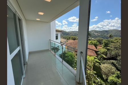 38_photo/00a69f3af7.8a734c1c2a3b006e-ATLAS-71cb9356-ce94-4ebe-8ca4-bc3a9c0480fe.jpg de casa à venda com 3 quartos, 383m² em Quintas, Nova Lima