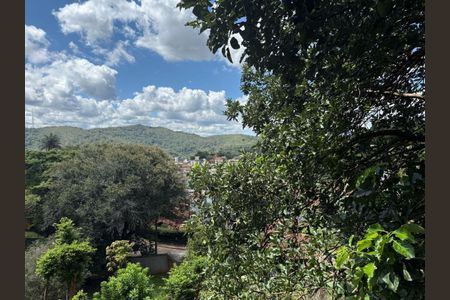 46_photo/00a69f3af7.8a734c1c2a3b006e-ATLAS-7b6a3a56-f91a-4c45-9968-63fd3b813f66.jpg de casa à venda com 3 quartos, 383m² em Quintas, Nova Lima