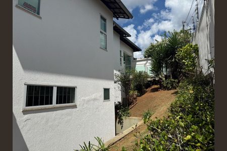 47_photo/00a69f3af7.8a734c1c2a3b006e-ATLAS-964d3cd5-5c28-4ea7-ad21-a549eafe7a51.jpg de casa à venda com 3 quartos, 383m² em Quintas, Nova Lima