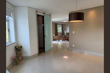 39_photo/00a69f3af7.8a734c1c2a3b006e-ATLAS-eccd750f-95d5-43a2-9980-2511b3807aea.jpg de casa à venda com 3 quartos, 383m² em Quintas, Nova Lima