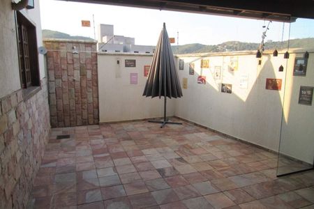 7_photo/00a69f3b4f.131c711fc740dfc3-ATLAS-14155bcd-2fae-4189-99bf-46534c1bc87f.jpg de casa à venda com 3 quartos, 250m² em Quintas, Nova Lima