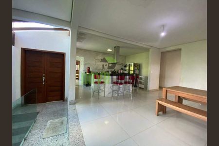 2_photo/00a6a1fb6b.c5d1a64dece4f495-ATLAS-b1d6b57f-3c37-44ad-b891-6757c648345f.jpg de casa à venda com 4 quartos, 529m² em Arvoredo, Nova Lima