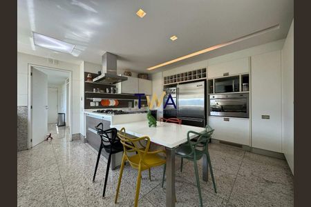 13_photo/00a6a2a2c9.646fae3a1fa4a2d8-ATLAS-daca1974-7c77-421a-a423-3c317962475d.jpg de apartamento à venda com 5 quartos, 517m² em Vila Castelo, Nova Lima