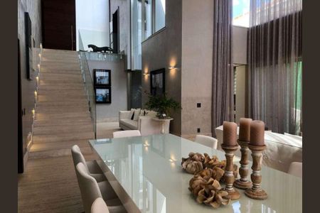 11_photo/00a6a2c8bd.07fb07773285f6be-ATLAS-10a47e32-718a-42a6-a2e1-f01ed339049a.jpg de casa à venda com 4 quartos, 680m² em Vila Castelo, Nova Lima